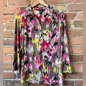 Vibrant Multi-Coloured Alfani Blouse with Silver Snap Buttons. Size: Medium